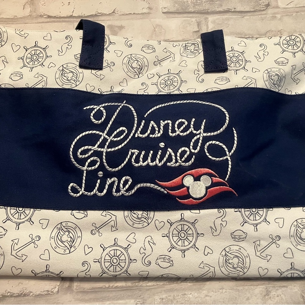 NWT Disney Parks Cruise Line Navy and White Tote
